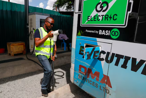 Xe điện (EV) kết hợp năng lượng mặt trời được dự báo sẽ sớm trở nên cạnh tranh về chi phí tại nhiều khu vực châu Phi trước năm 2040, mở ra hướng đi mới cho ngành giao thông vận tải trong bối cảnh lục địa này đang đối mặt với nhu cầu di chuyển tăng nhanh và hạ tầng điện còn hạn chế.